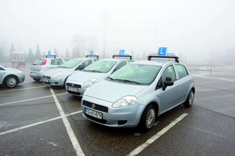 Trudniej na egzaminie, bezpieczniej na drogach