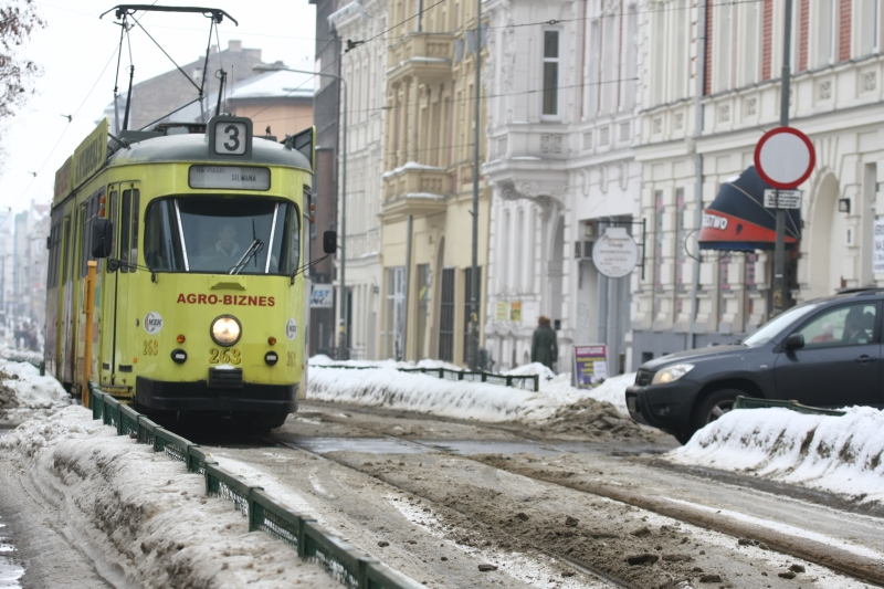 Pracownikowi MZK zabrakło kultury? Motorniczy zwiał mężczyznom o kulach