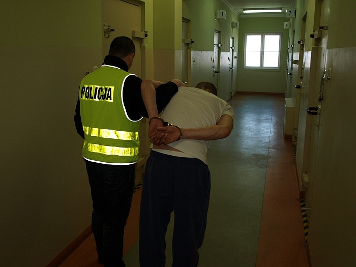 Agresywny 26-latek rzucał śmietnikami w centrum Gorzowa