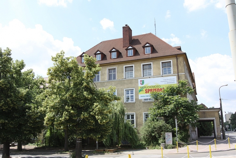 Szkoła na Warszawskiej coraz bliżej