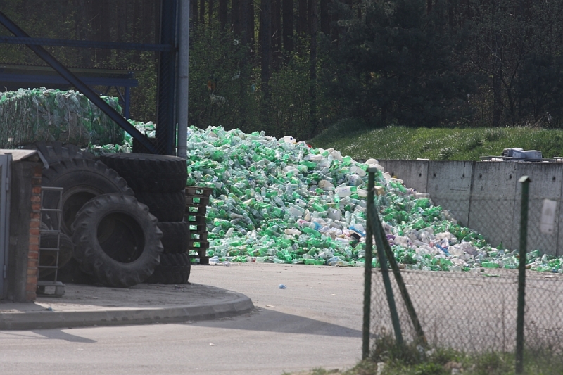 Bilety na żużel i do kina za makulaturę
