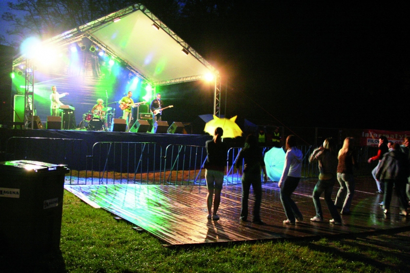 Każdy świętuje osobno