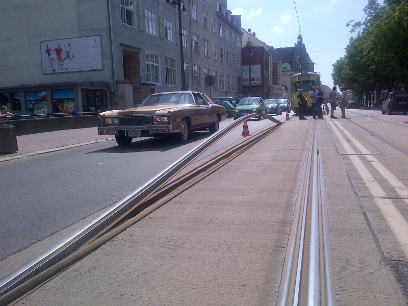 To się stało w Gorzowie! Tramwajowa szyna wyskoczyła z ulicy!