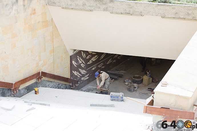 Przejście podziemne przy Białym Kościółku z poślizgiem. Będą kary dla wykonawcy