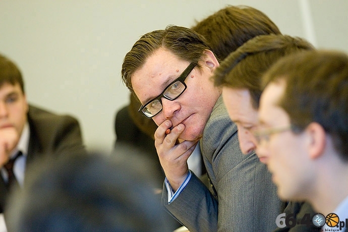 Po mieście krążą trzy sondaże