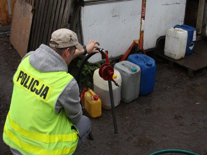 Zatrzymani za kradzież paliwa