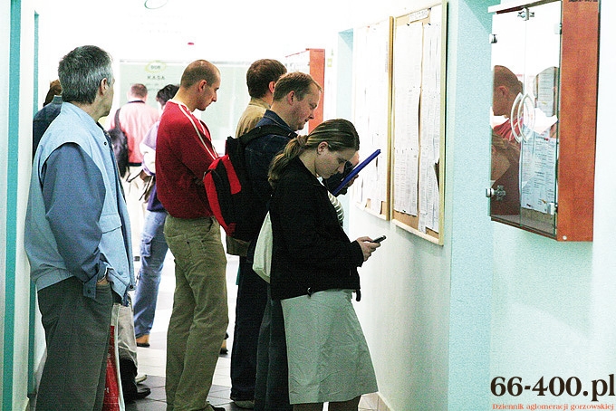 By dać szansę młodym pracownikom