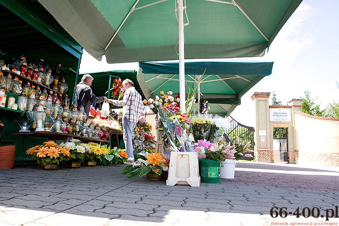 Co z kupcami przy cmentarzu? Prezydent pójdzie do sądu albo... ustąpi