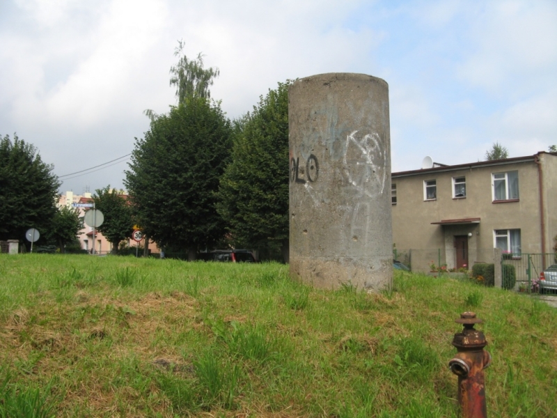 Wyburzyć szpetne budowle!