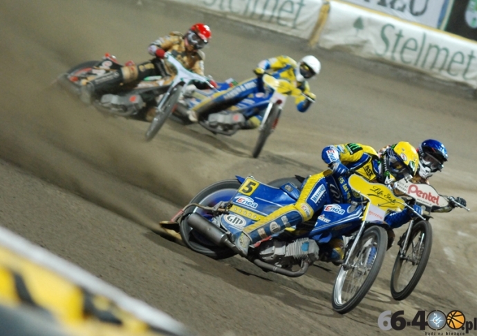 Wielkie emocje do końca. Stal remisuje w derbach