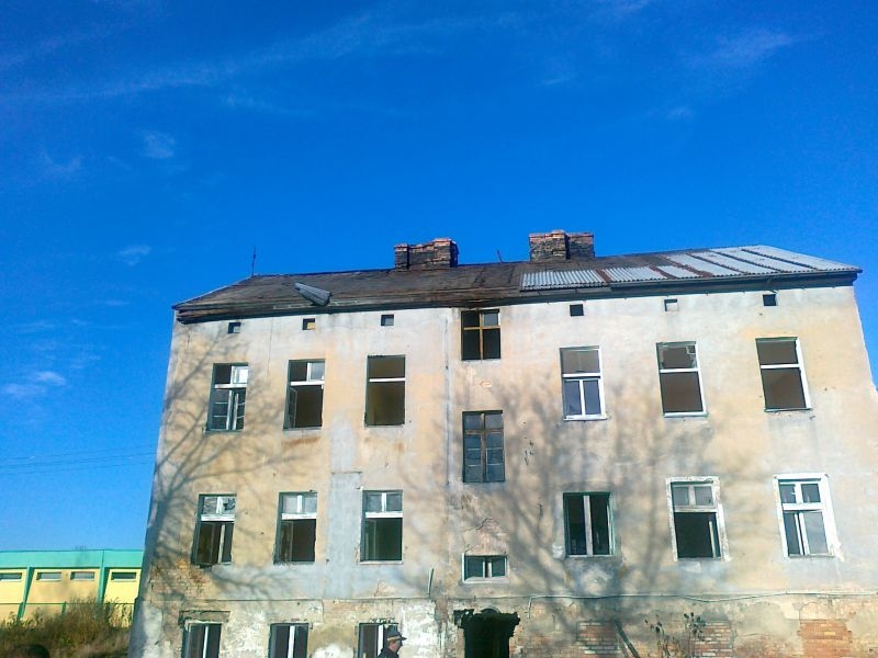 Blachę kradną już nawet z dachu