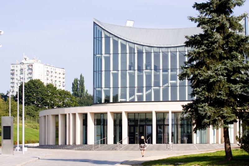 Kobiety pobiją się o dyrektorski stołek?