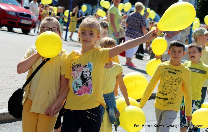 Bycie człowiekiem, to nie moda (zobacz film)