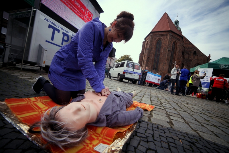 Na Starym Rynku bili rekord resuscytacji (wideo)