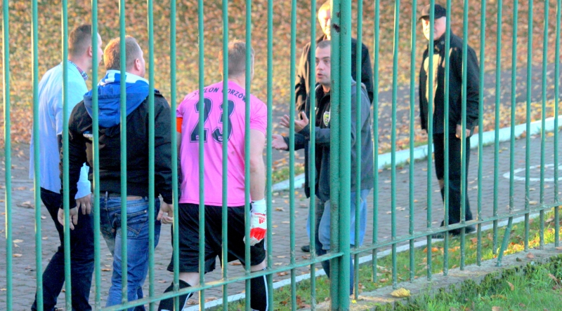 Dłoniak zdyskwalifikowany na trzy mecze - stadion Stilonu zamknięty!