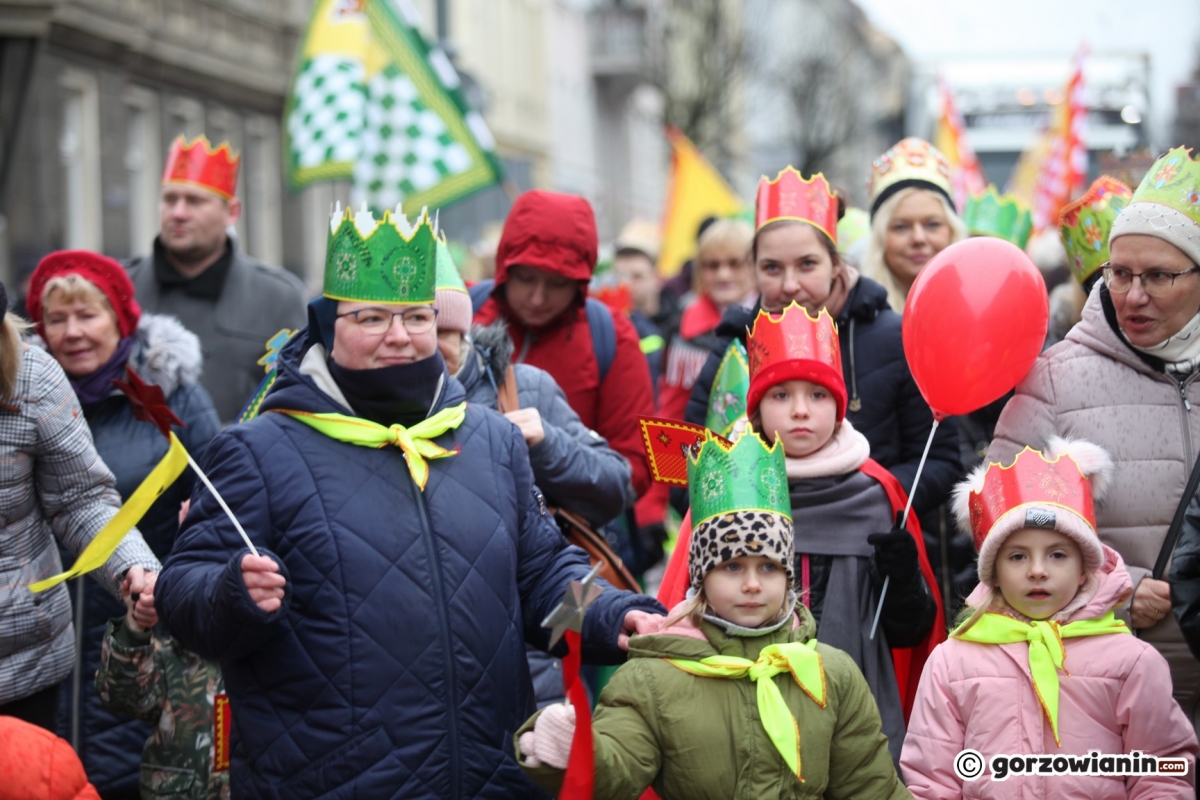 Tłumy mieszkańców Gorzowa podczas Orszaku Trzech Króli [zdjęcia]