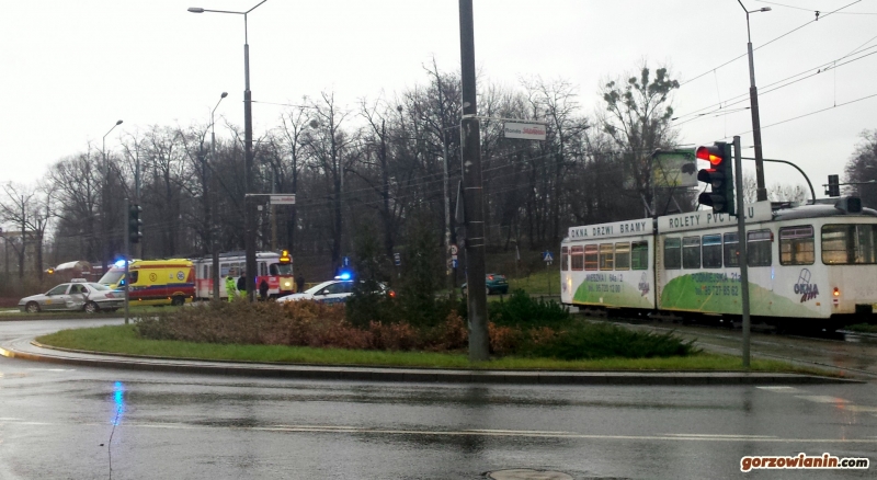 Tramwaj uderzył w taksówkę