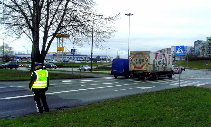 58-letnia kobieta potrącona na pasach. Ma połamaną miednicę