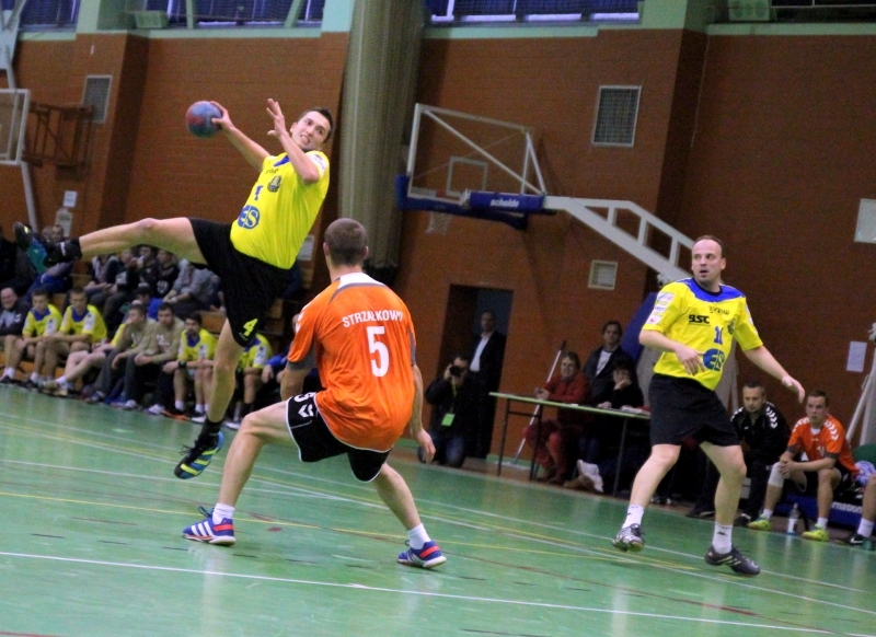 Stalowcy wygrywają 14 bramkami