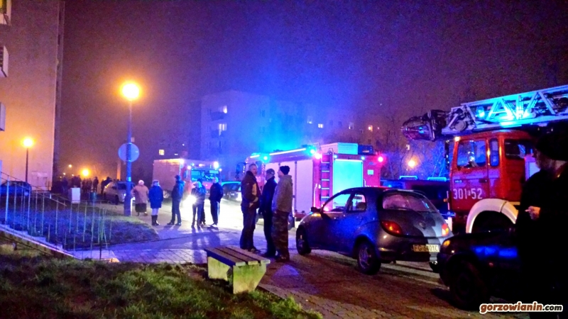 Pięć wozów strażackich przy Kutrzeby