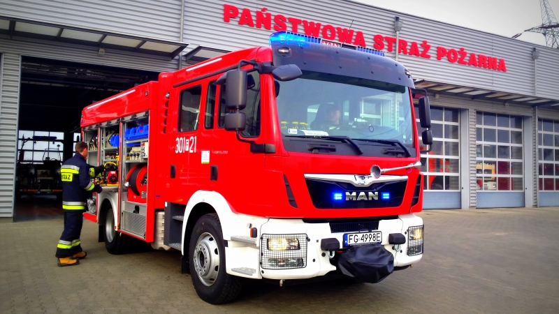 Pękła rura przy ul. Nadbrzeżnej