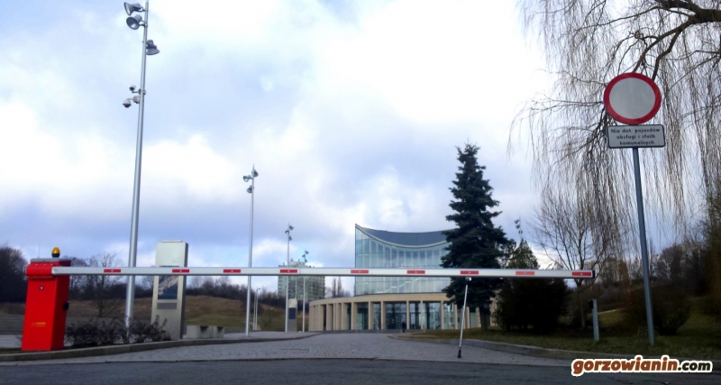 Szlaban przy filharmonii zostaje