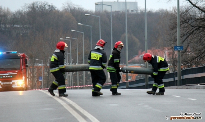 Wypadek auta przewożącego butle z dwutlenkiem węgla!