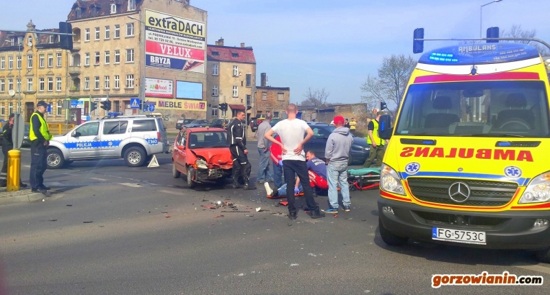 Motocyklista roztrzaskał się o seicento. Wracał z rozpoczęcia sezonu