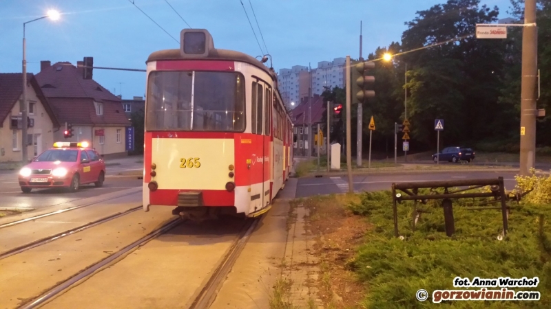 Tramwaj zablokował rondo Solidarności [wideo, zdjęcia]