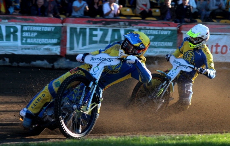 Stal przegrała mistrza w parach. Wygrał deszcz i sędzia…