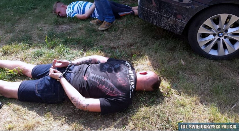 Na piersi Bóg, Honor i Ojczyzna a pod domem plantacja marihuany