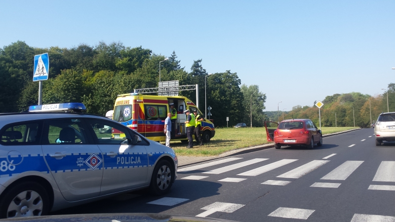 Kierowca mazdy potrącił kobietę na pasach