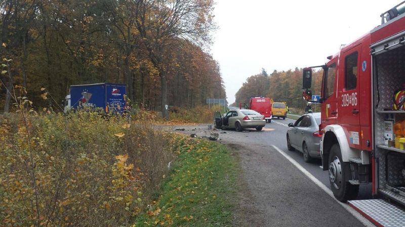 Tir uderzył w osobówkę