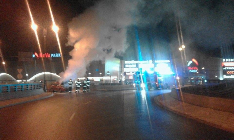 Pożar auta na rondzie św. Jerzego [wideo]