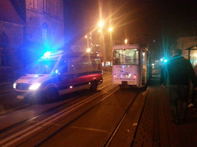 Pijany 30-latek wszedł pod tramwaj