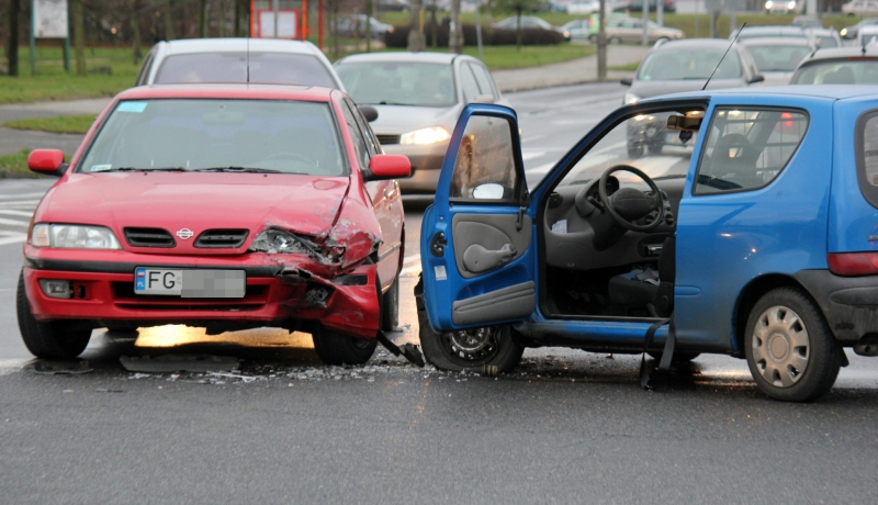Nissan wjechał w seicento
