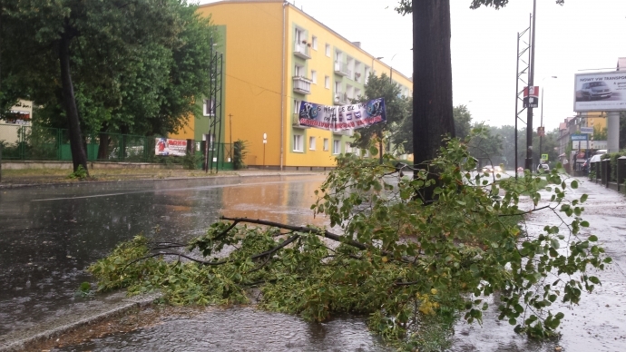 Będzie mocny wiatr - możliwe nawet trąby powietrzne!