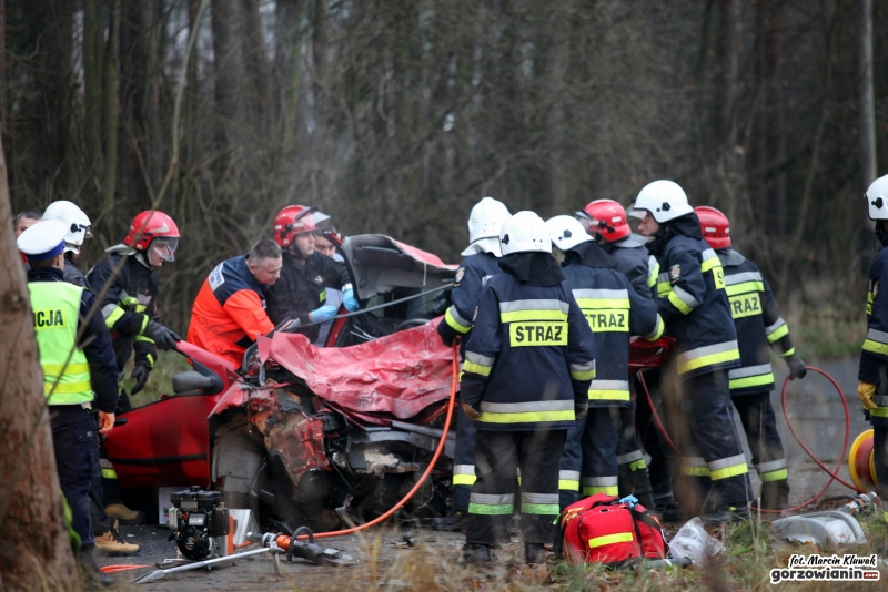 Ciężarówka zmiażdżyła auto osobowe [wideo, zdjęcia]