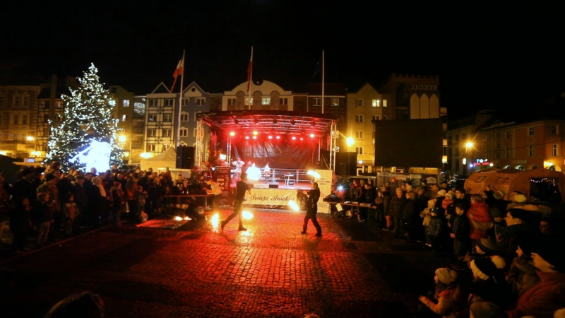 Fireshow w rytm Gwiezdnych Wojen [wideo]