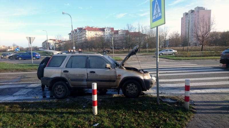 Na Piłsudskiego spłonęło auto [zdjęcia]