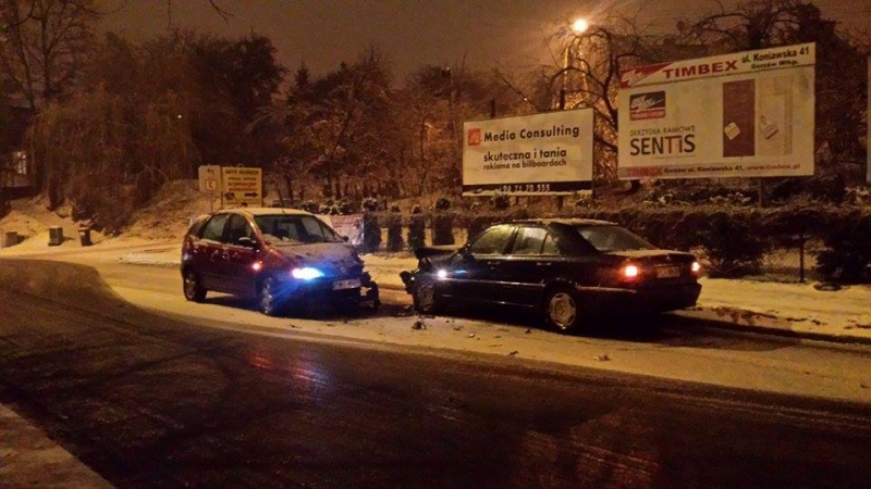 Czołowe zderzenie aut na Matejki