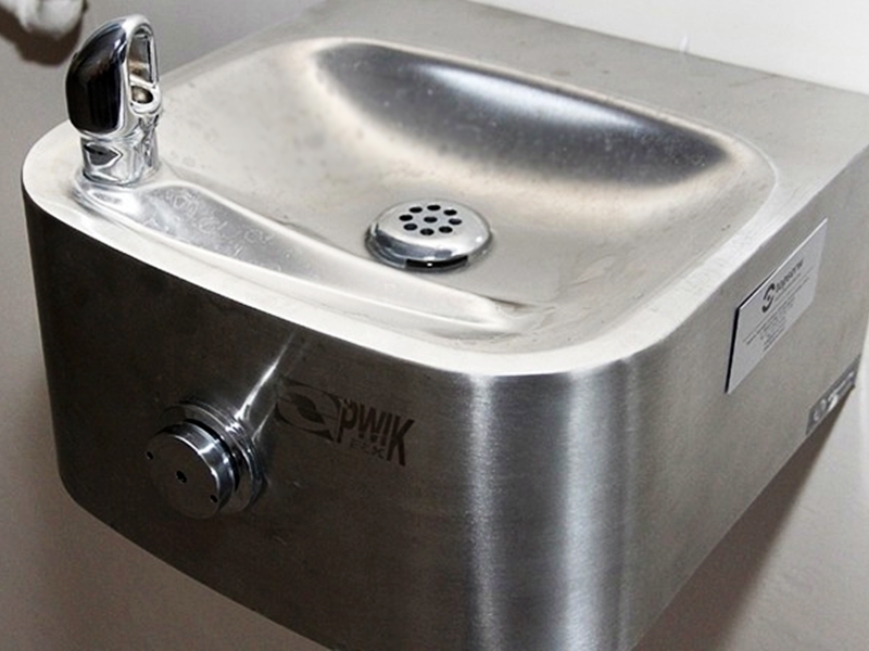 Poidełka trafią do szkół