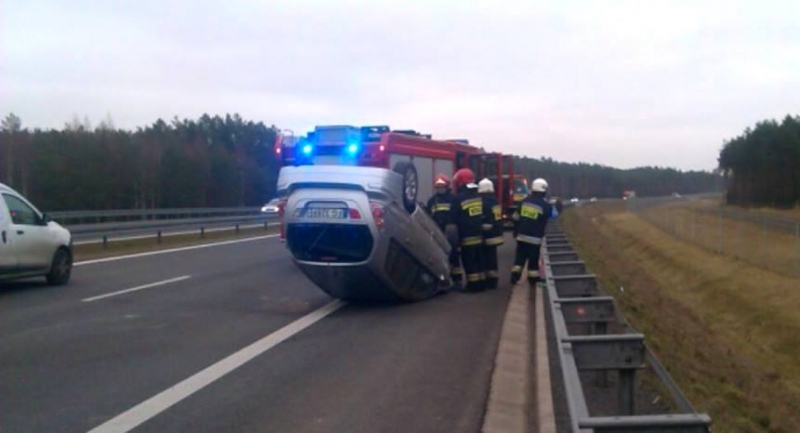 Dachowanie auta na S3 pod Gorzowem [zdjęcia]