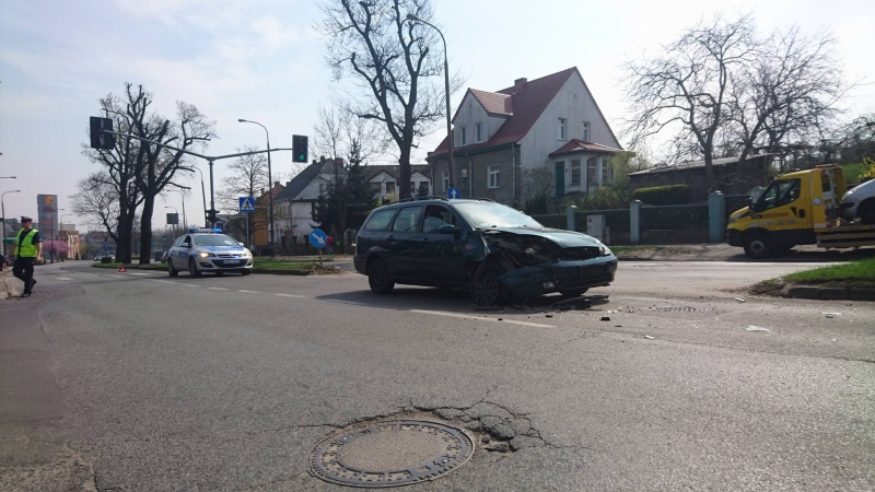 Na Konstytucji 3 Maja zderzył się passat z focusem [zdjęcia]