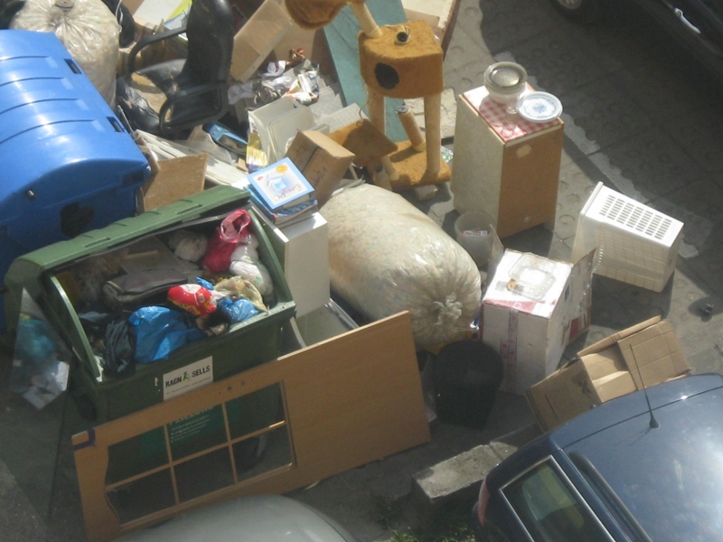 Wysypisko śmieci tuż pod oknem