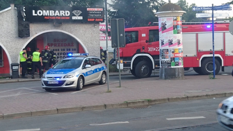 Rozbił szybę i podpalił lombard - szuka go policja