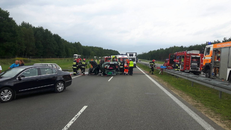 Dachowanie na S3 - dwie osoby ranne