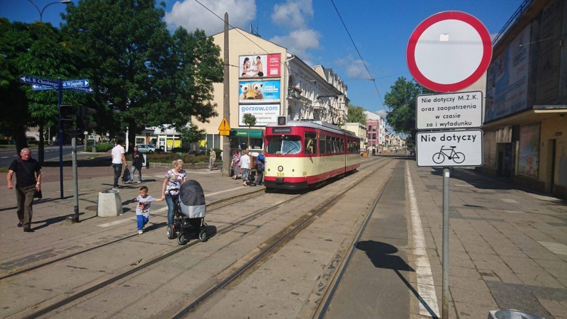 Niebezpiecznie na przejściu przy dawnym Słońcu