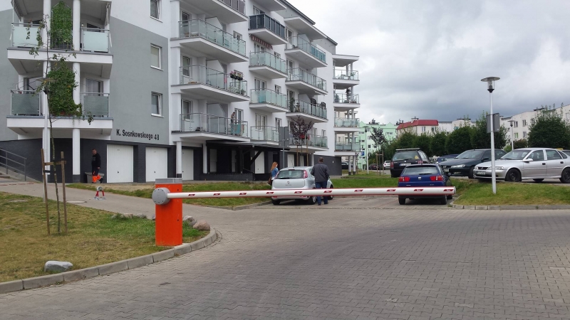 Ustawmy więcej szlabanów, odgrodźmy się wysokim płotem 