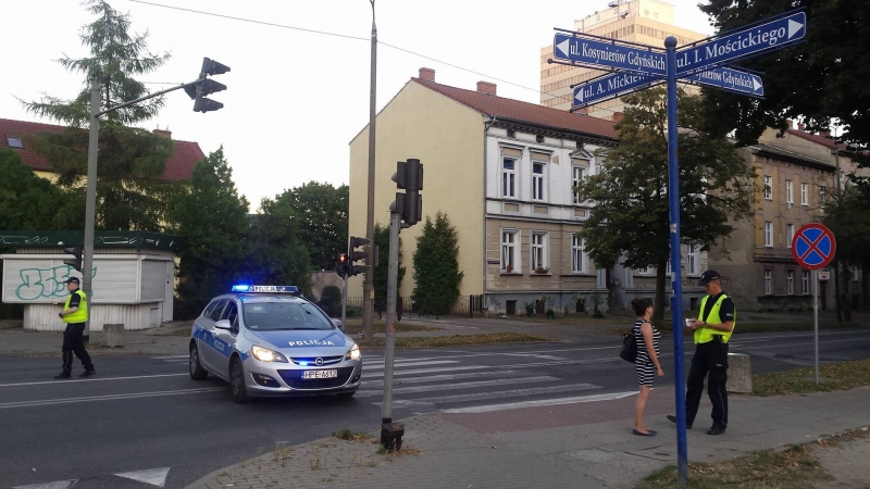 Alarm bombowy na Kosynierów Gdyńskich [zdjęcia]